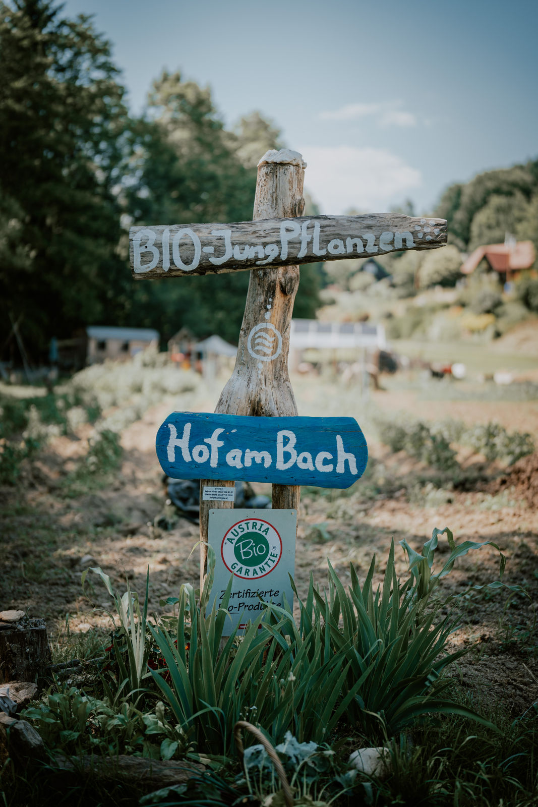 Willkommensschild Hof am Bach